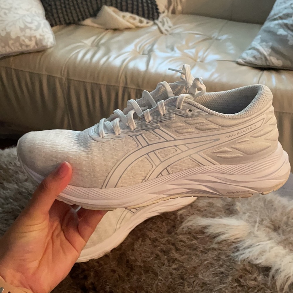 ASICS - Picture 3 of 5